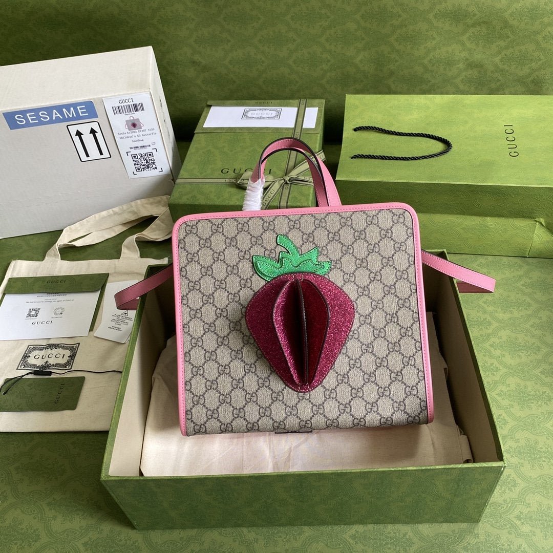 Tote infantil de fresas 3D con GG