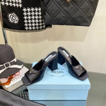 Sandalias de satén de tacón alto PRADA