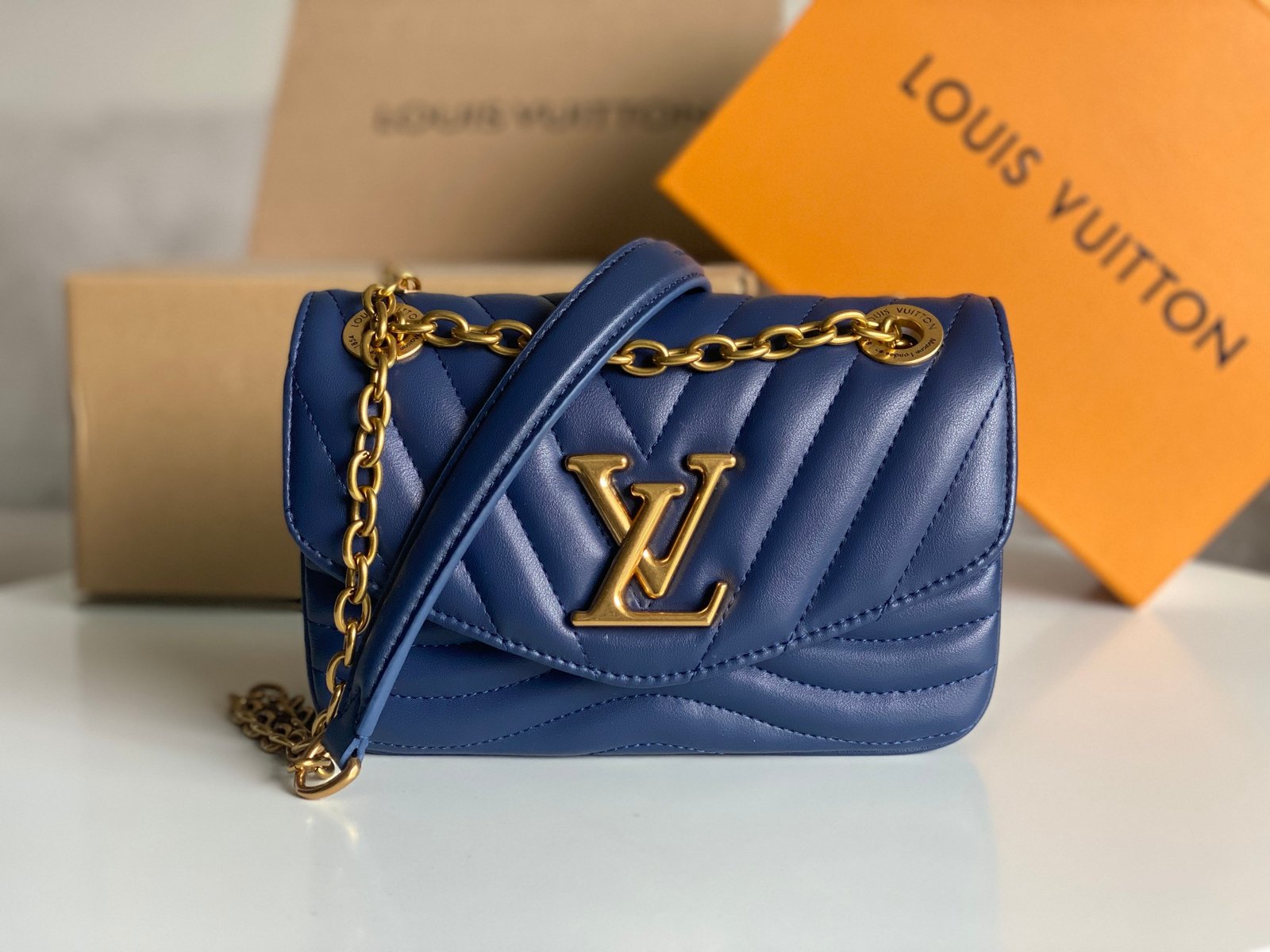 Bolso New Wave Chain Bag PM LOUIS VUITTON