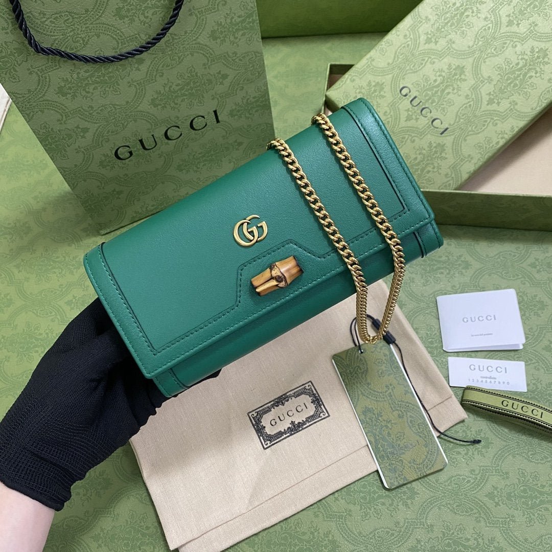 cartera con cadena y detalle de bambú GUCCI