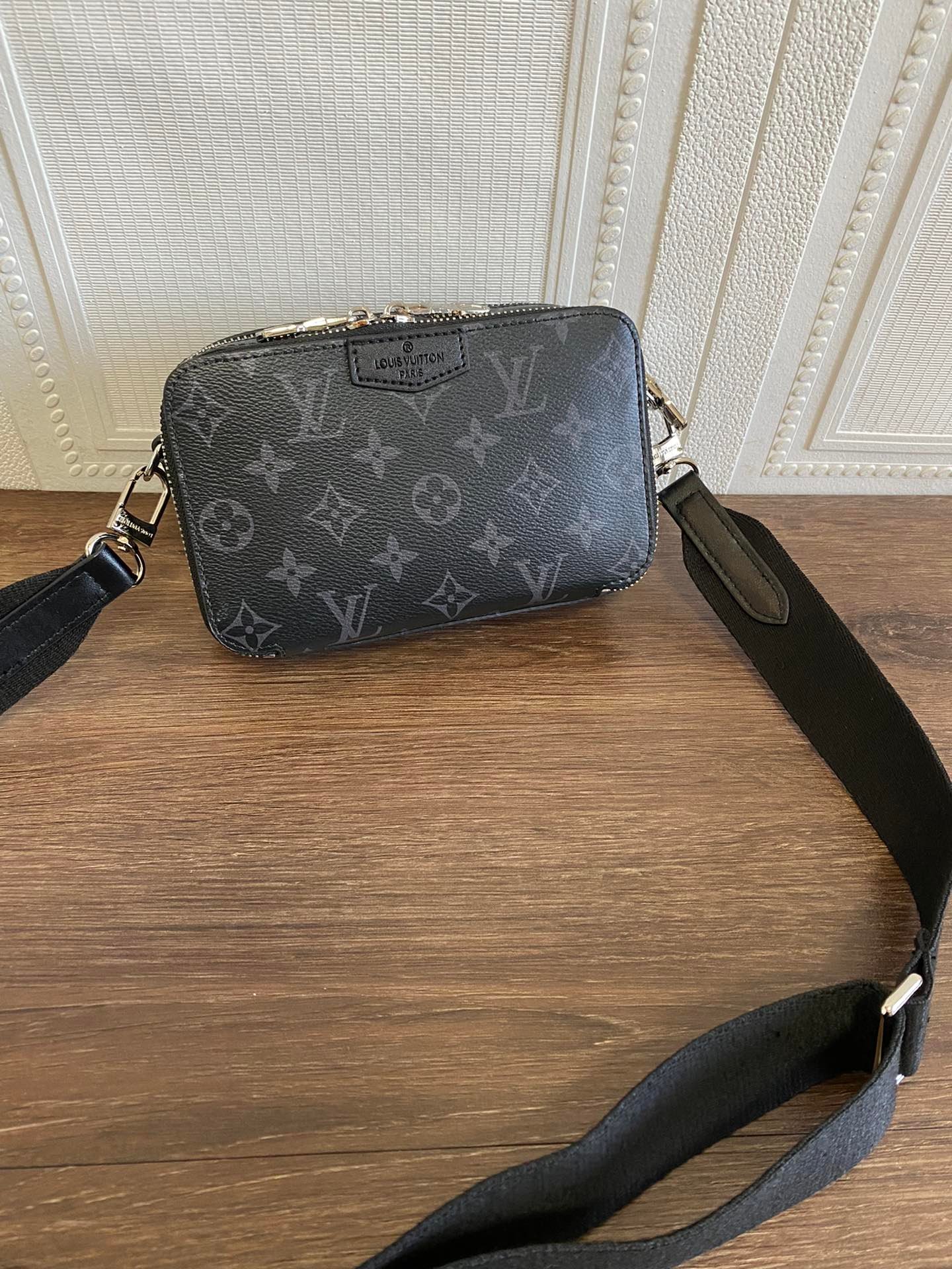 Cartera Alpha con bandolera Louis Vuitton