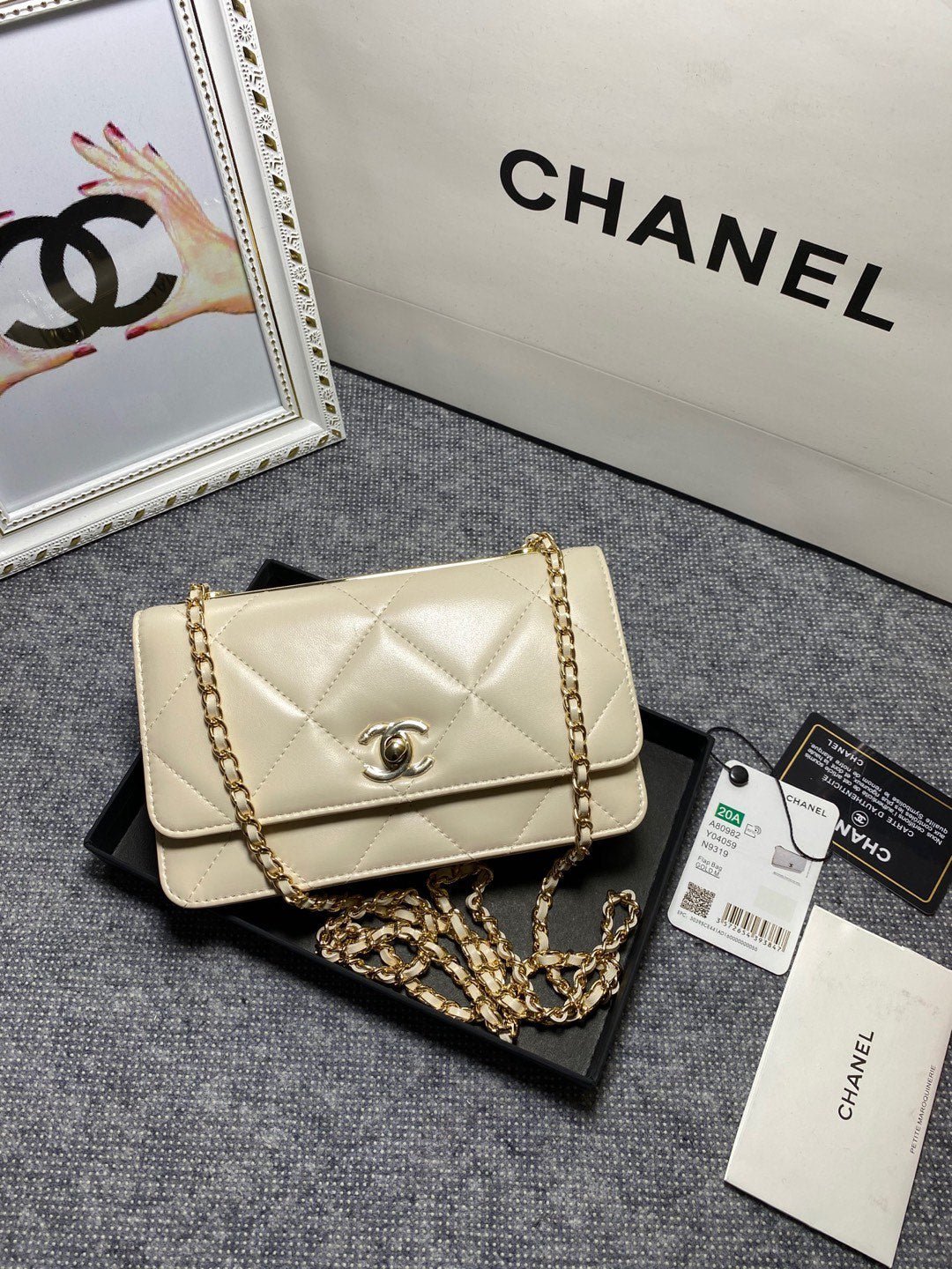 Cartera de mano con cadena Chanel
