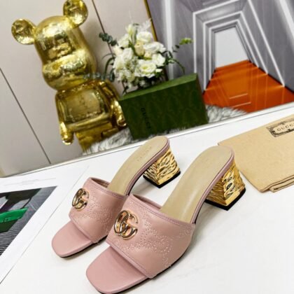 Sandalia tipo tacón con Doble G Gucci