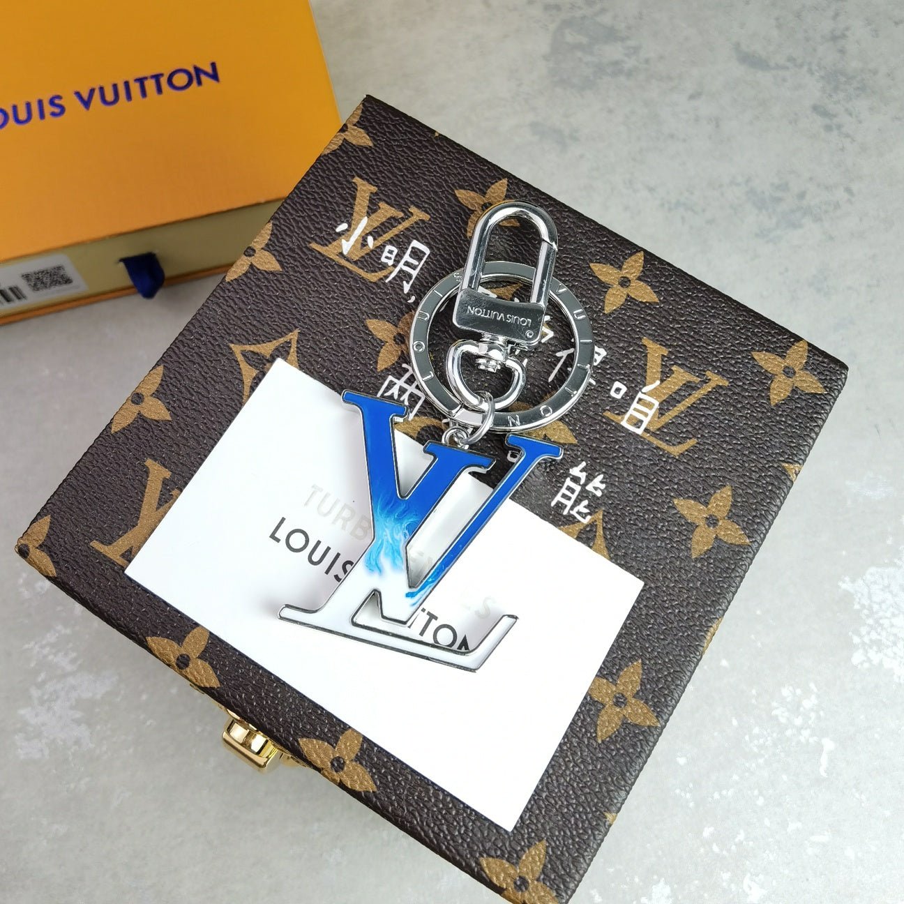 Colgante y llavero LV Louis Vuitton