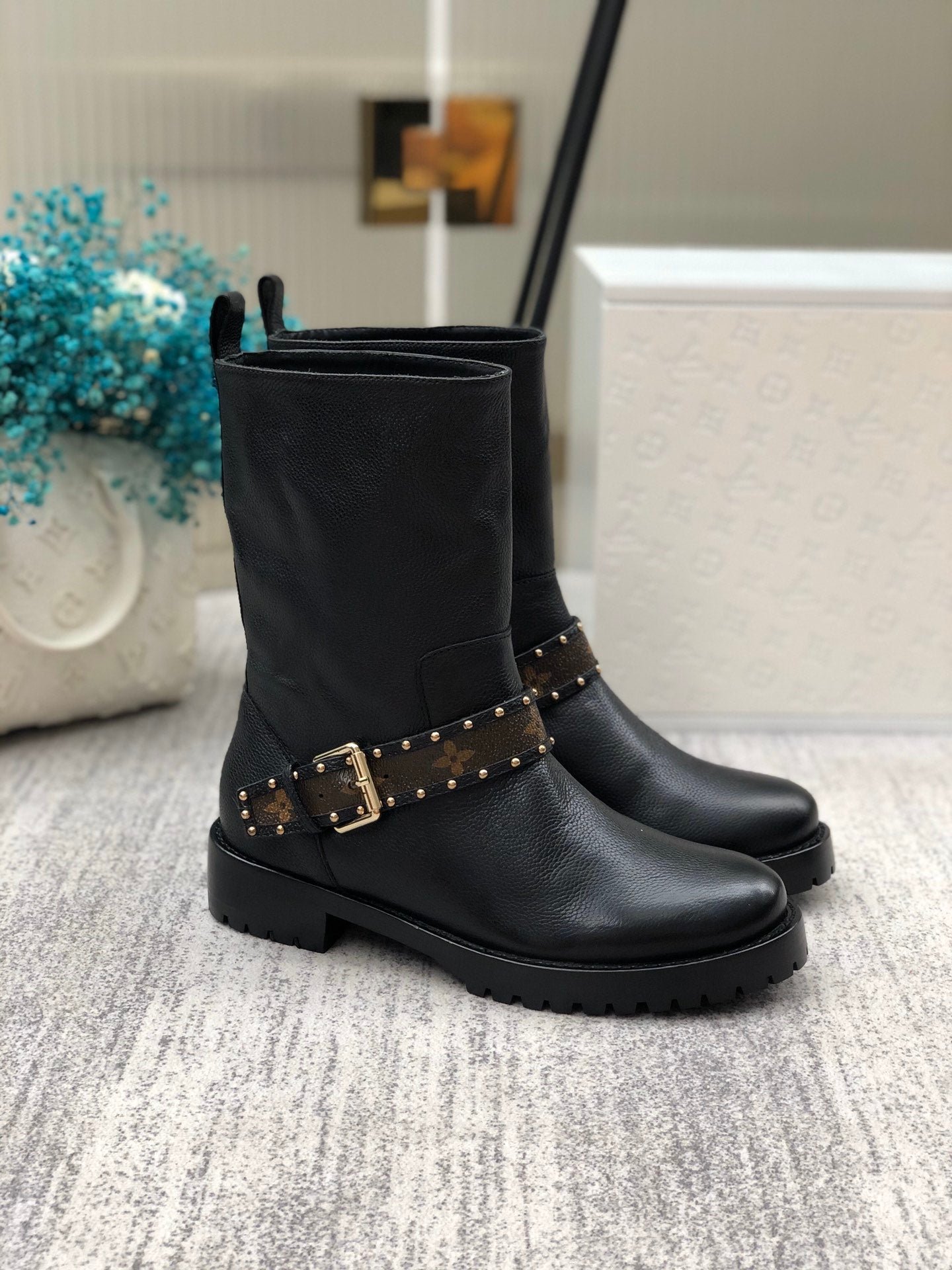 BOTA PLANA DE CAÑA ALTA TERRITORY LOUIS VUITTON