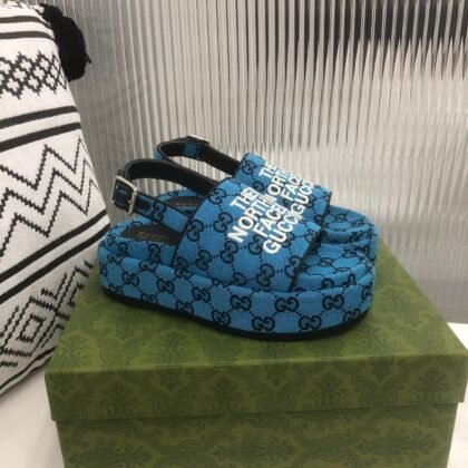 Sandalia con plataforma GG Gucci