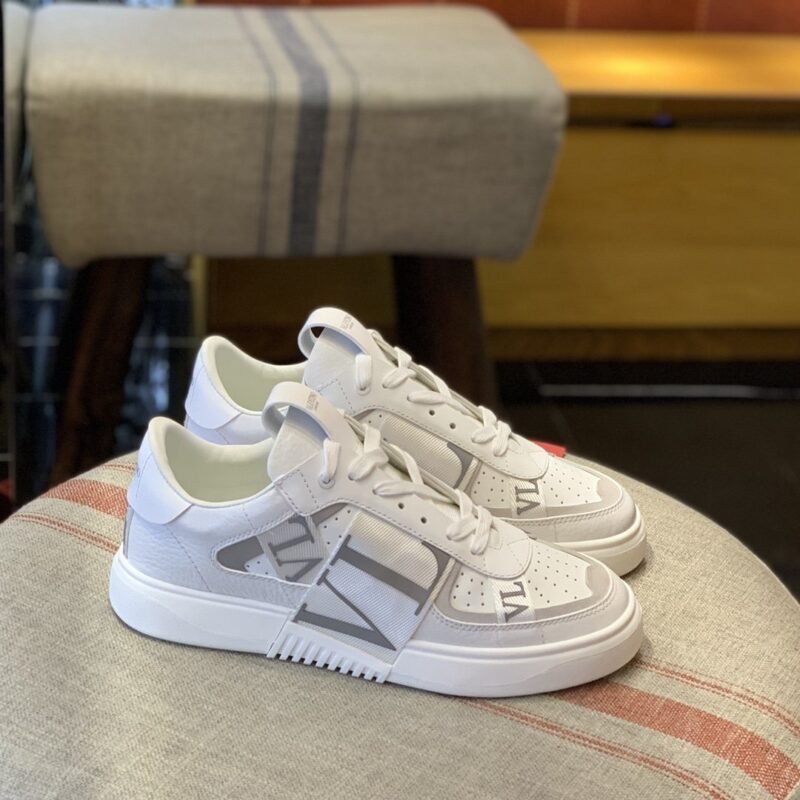 ZAPATILLA VL7N DE PIEL Y CINTAS VALENTINO GARAVANI