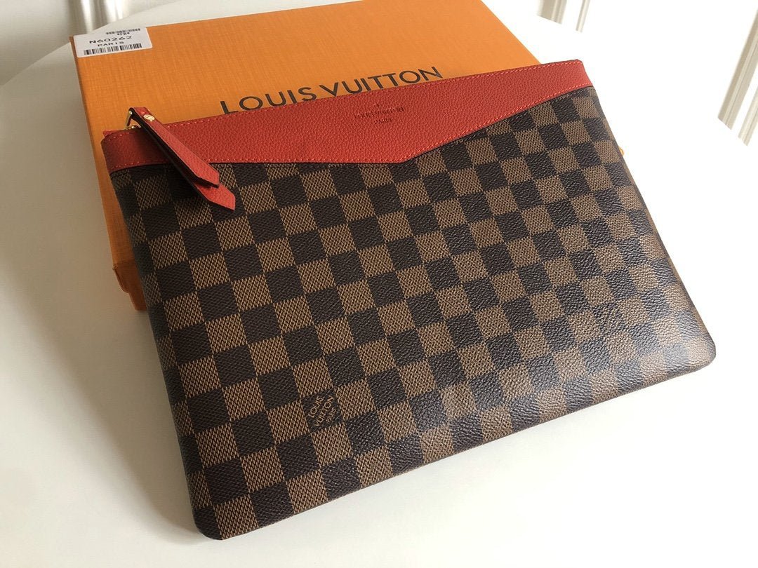 DAILY POUCH Louis Vuitton