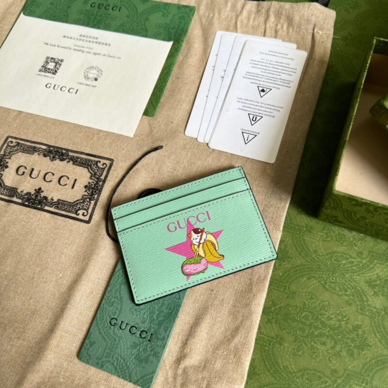 Tarjetero con estampado de Gucci y Bananya