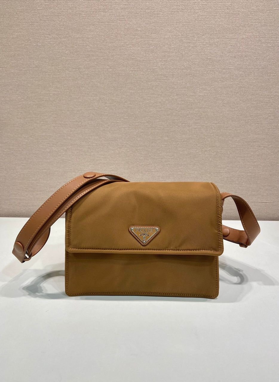 Bolso bandolera grande Re-Nylon Prada