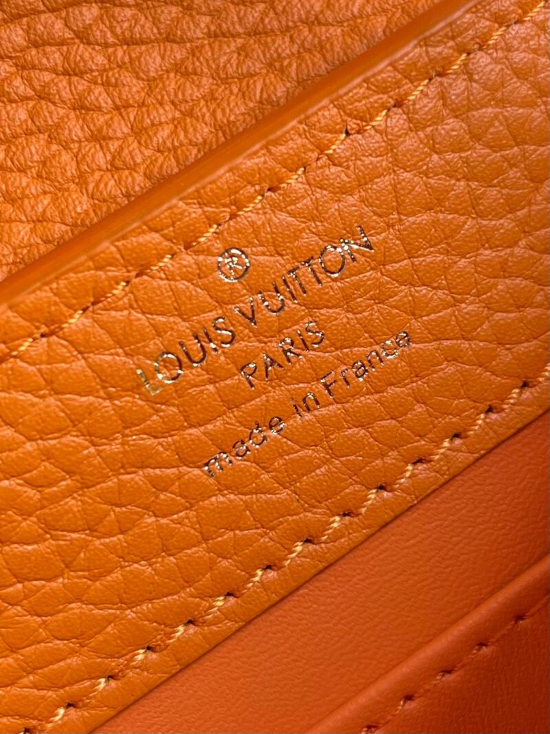 Bolso Capucines Mini Louis Vuitton - Imagen 8