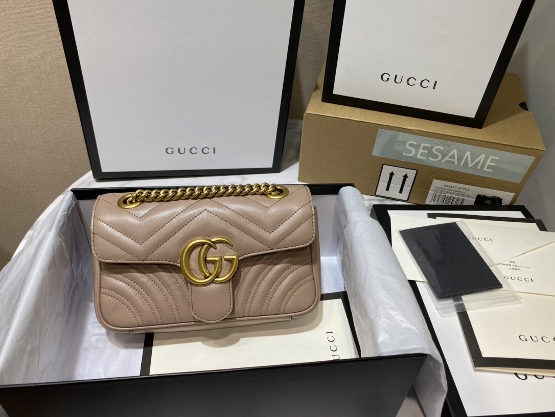 Bolso de Hombro GG Marmont Pequeño de Matelassé GUCCI