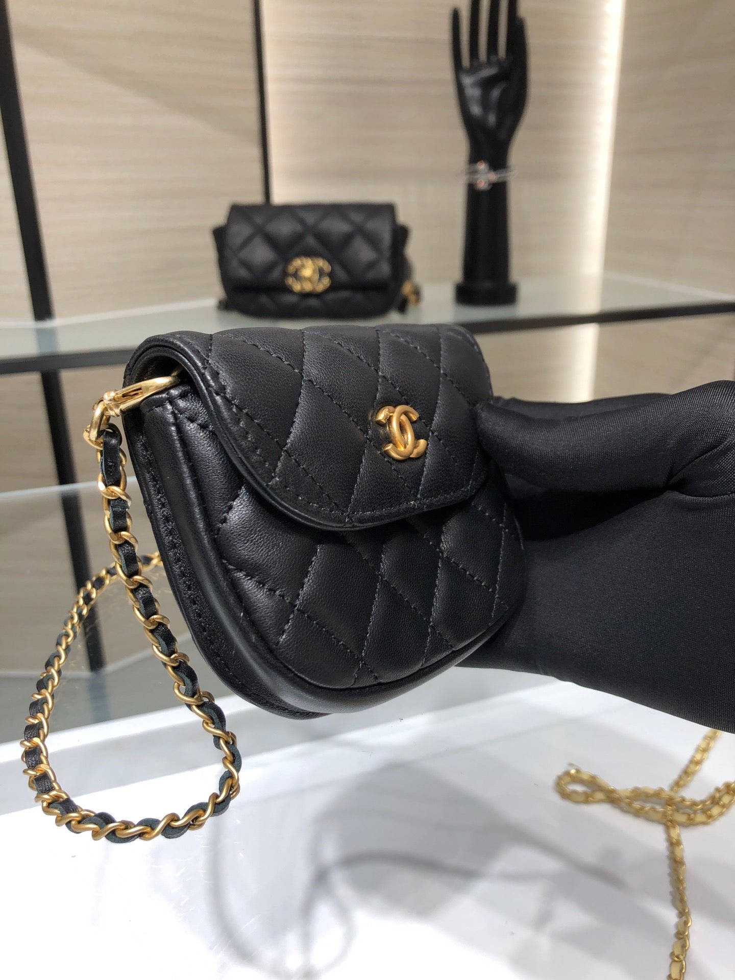 Cartera de mano con cadena Chanel