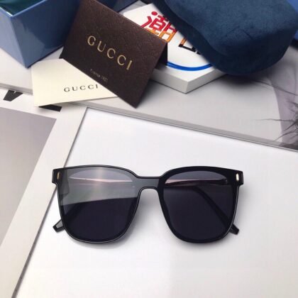 Gafas de sol cuadradas GUCCI