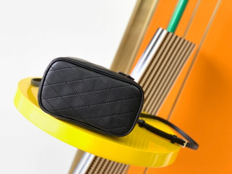 Neceser de piel acolchada YSL - Imagen 11