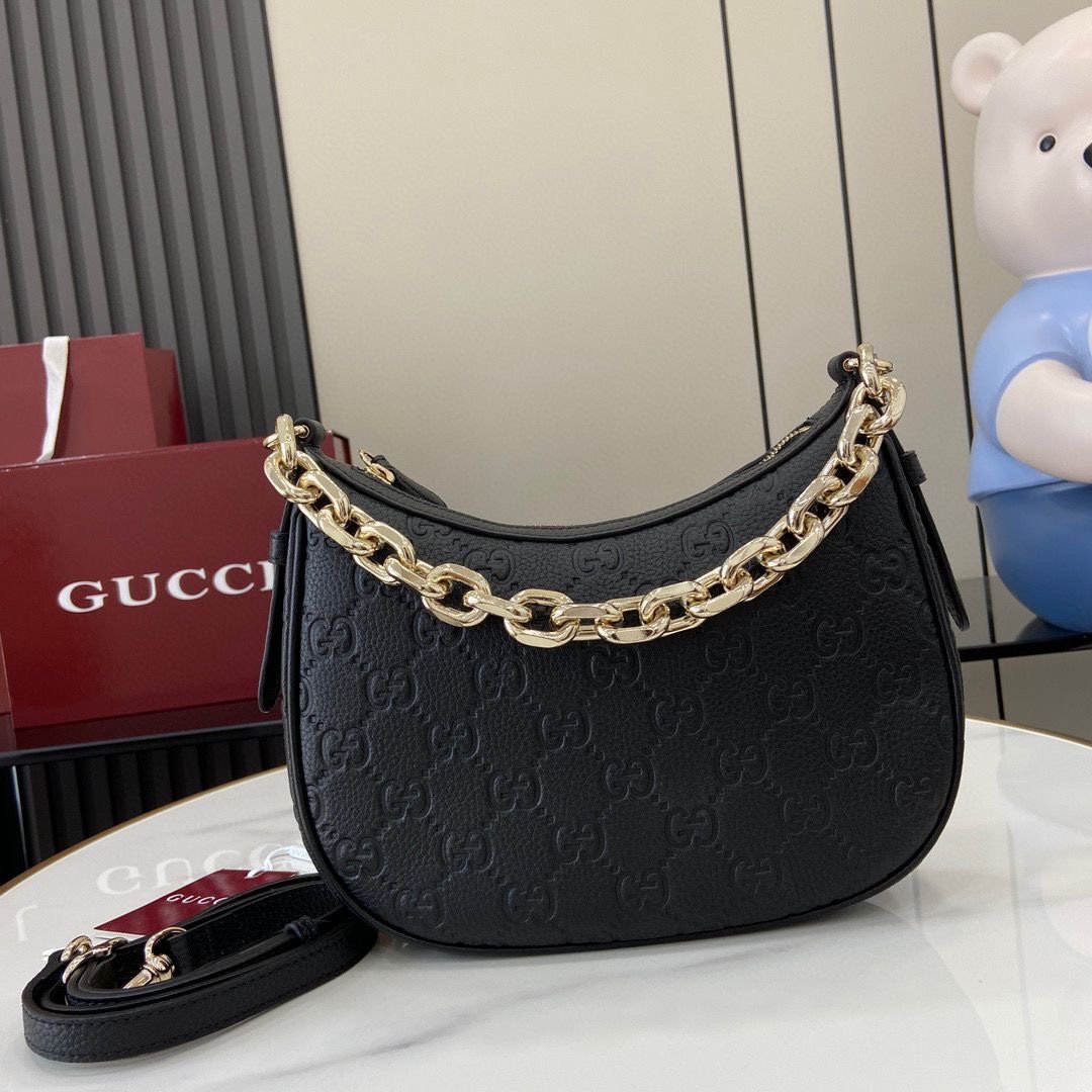 Bolso de hombro GG Emblem pequeño Gucci
