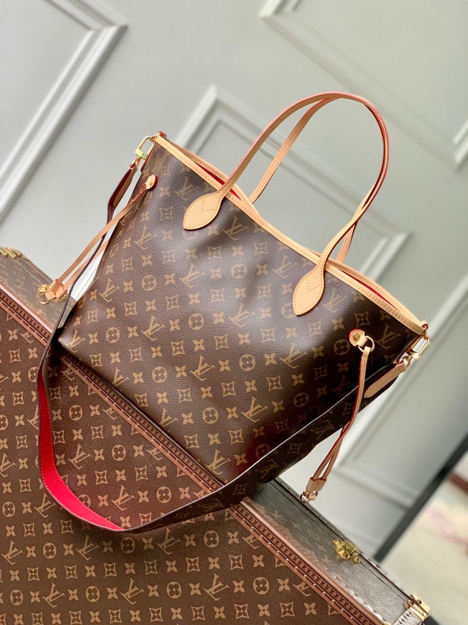 Bolso Neverfull Inside Out MM con bandolera Louis Vuitton