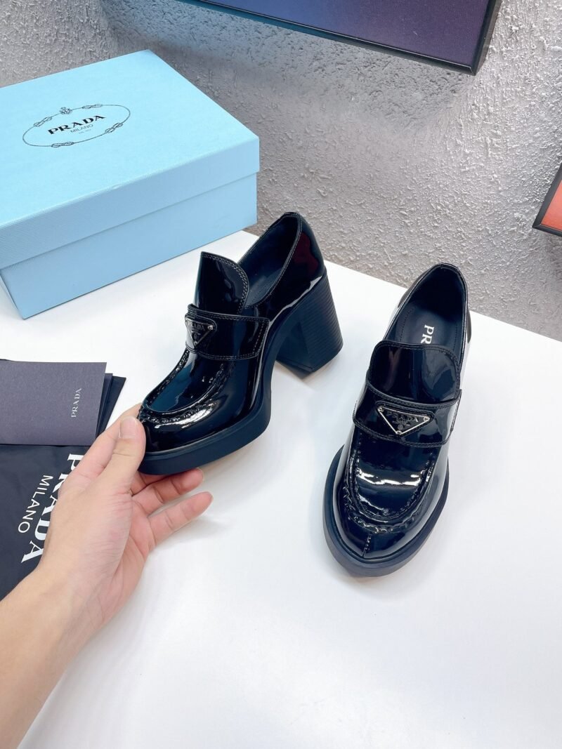 Mocasines de tacón, piel cepillada PRADA - Imagen 9