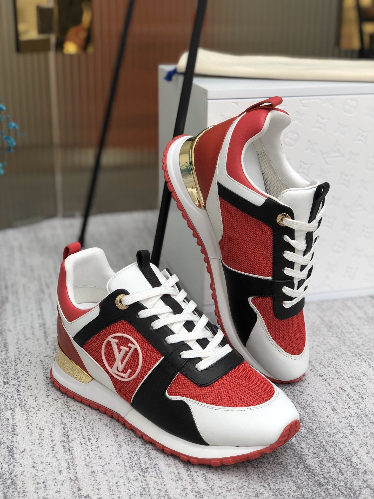 ZAPATILLA DEPORTIVA RUN AWAY Louis Vuitton