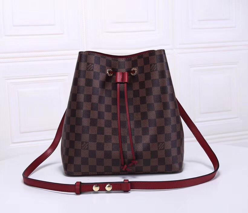 BOLSO NÉONOÉ LOUIS VUITTON