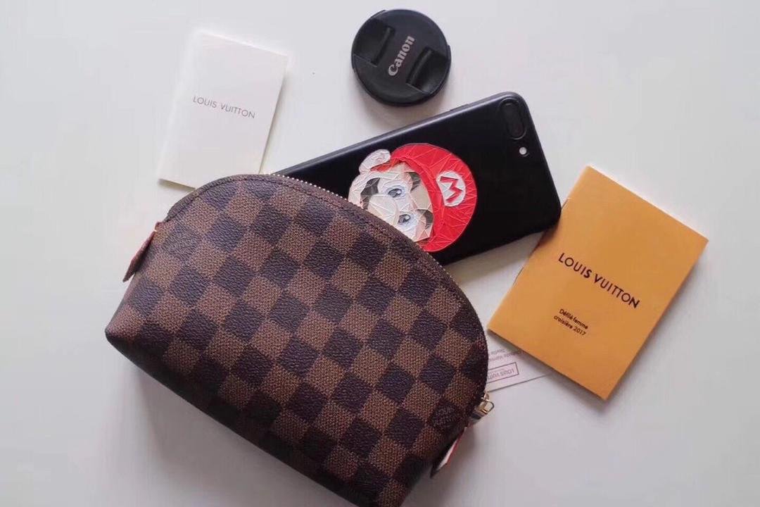 NECESER PARA COSMÉTICOS LOUIS VUITTON
