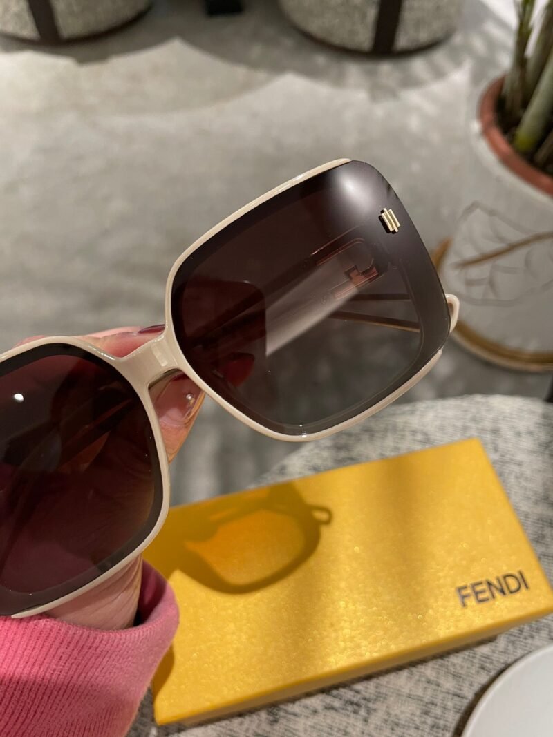 Gafas de sol cuadradas FENDI - Imagen 3