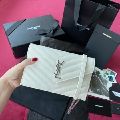 CARTERA CON CADENA GRAIN DE POUDRE YSL