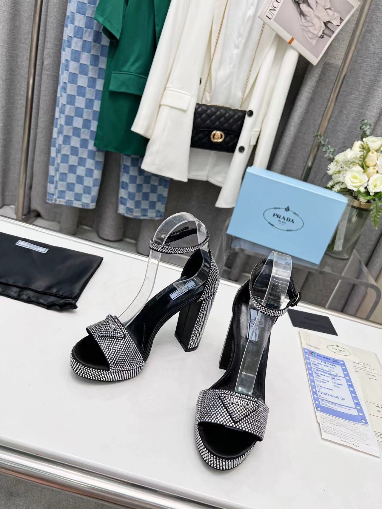 Sandalias de satén y cristales Prada