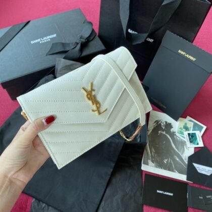 CARTERA CON CADENA GRAIN DE POUDRE YSL