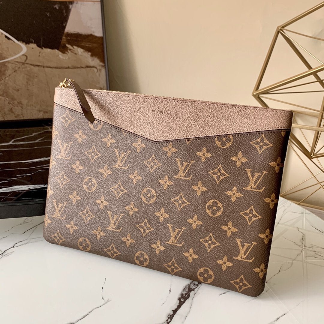 DAILY POUCH Louis Vuitton