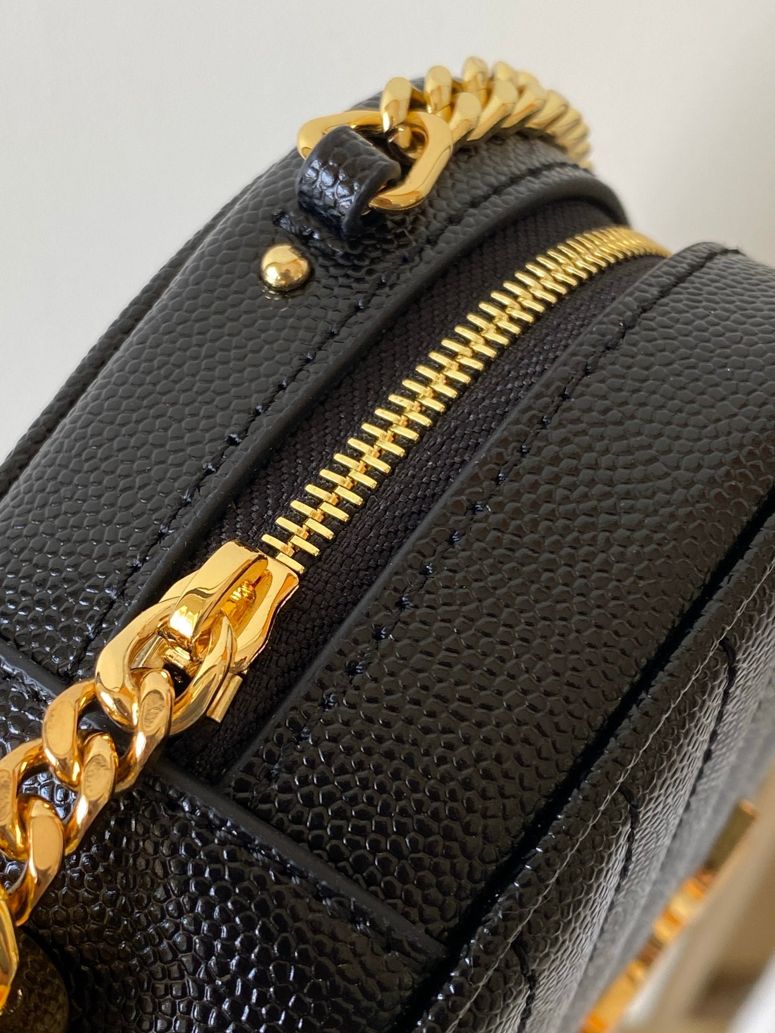 MINIBOLSO LOU DE PIEL ACOLCHADA YSL - Imagen 7