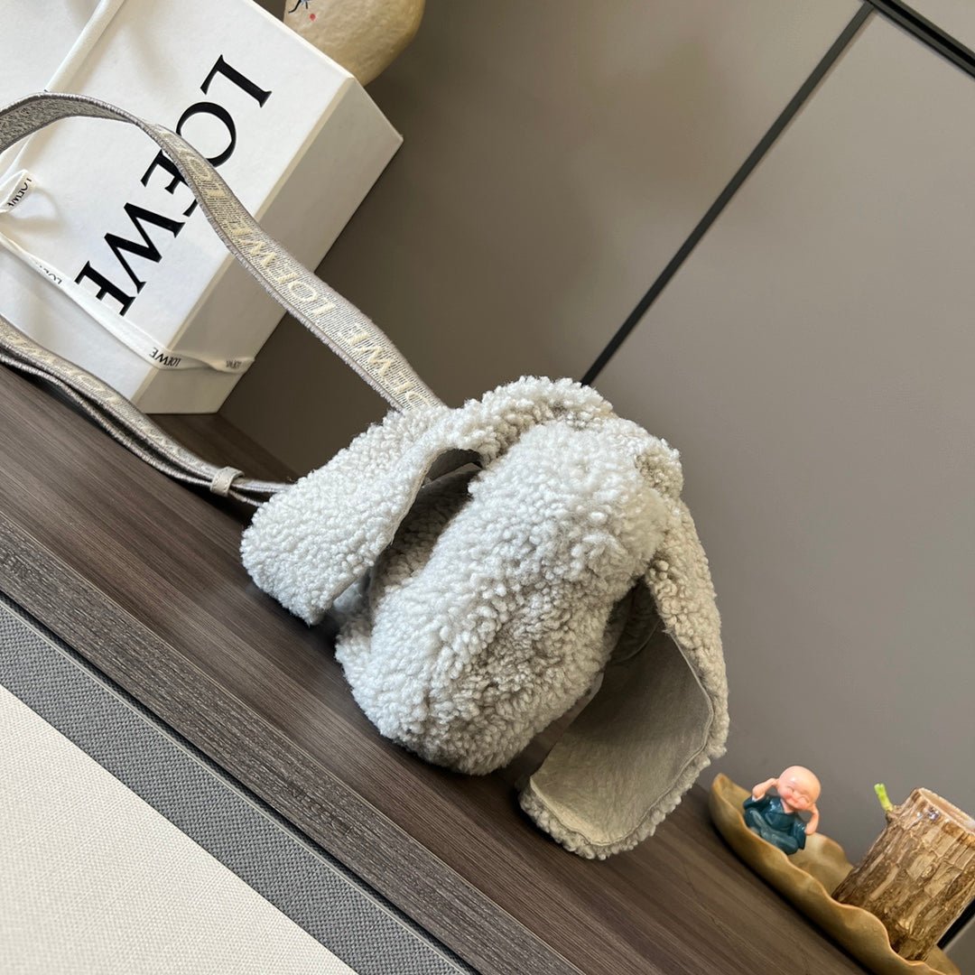 Bolso de borrego LOEWE