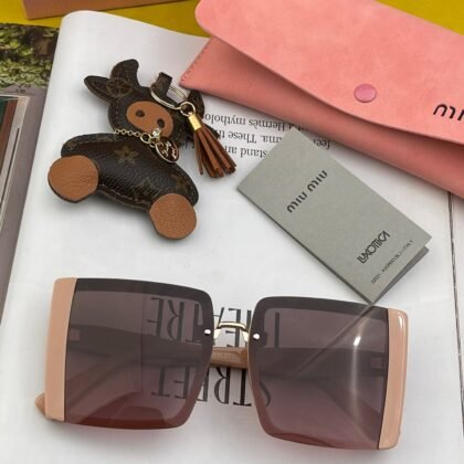 Gafas de sol cuadradas MIU MIU