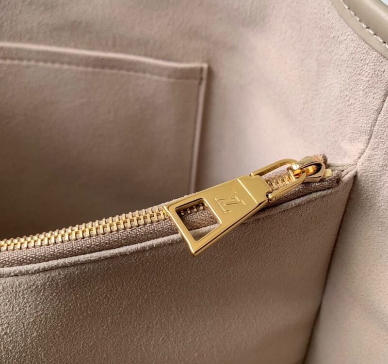 Bolso Babylone Tote MM Louis Vuitton - Imagen 8