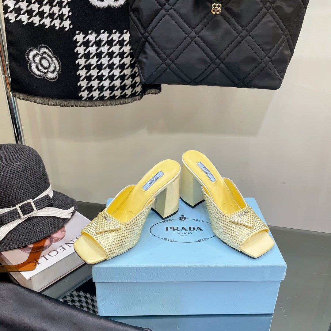 Sandalias de tacón de satén con cristales PRADA