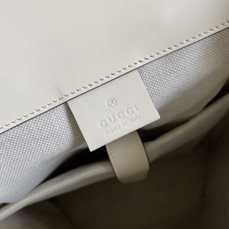 Mochila con GG en relieve GUCCI - Imagen 8