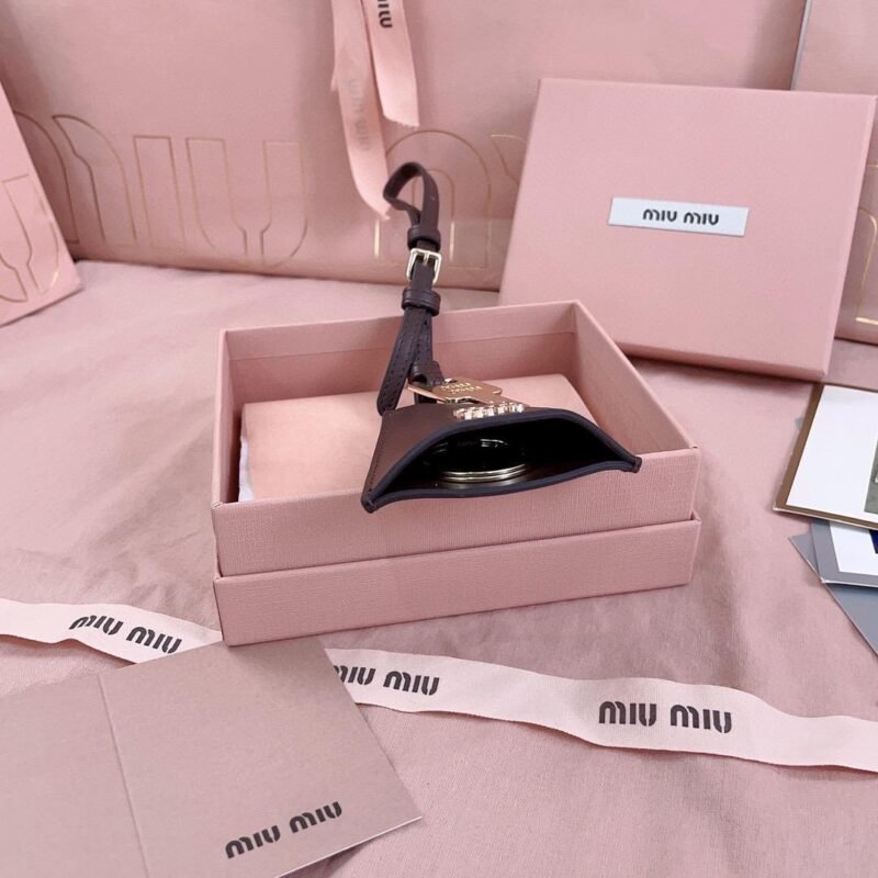 Adorno de piel Miu Miu - Image 5