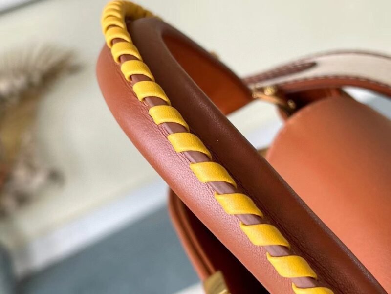 BOLSO CAPUCINES BB Louis Vuitton - Imagen 3