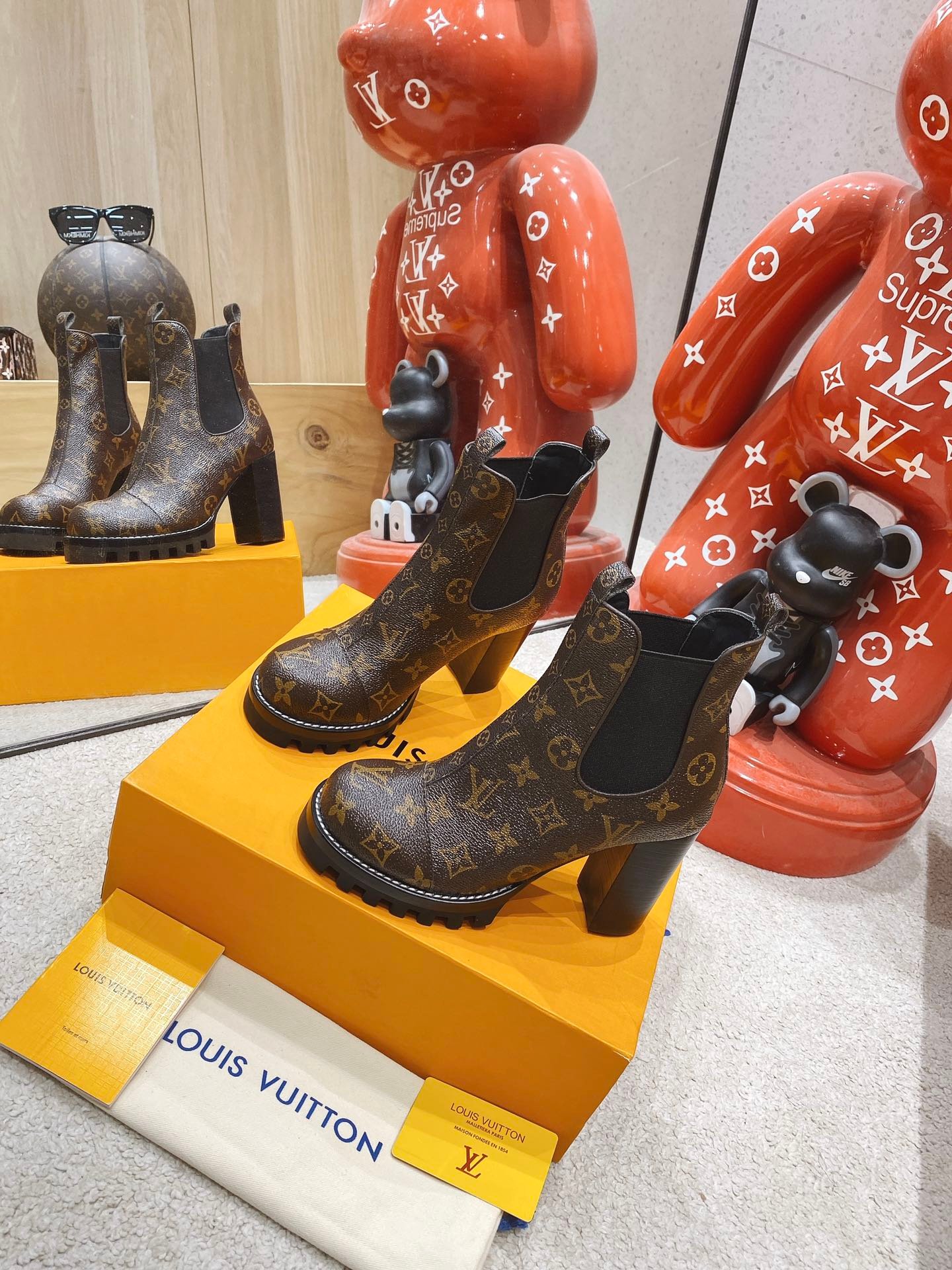 LV BEAUBOURG Y BOTINES
