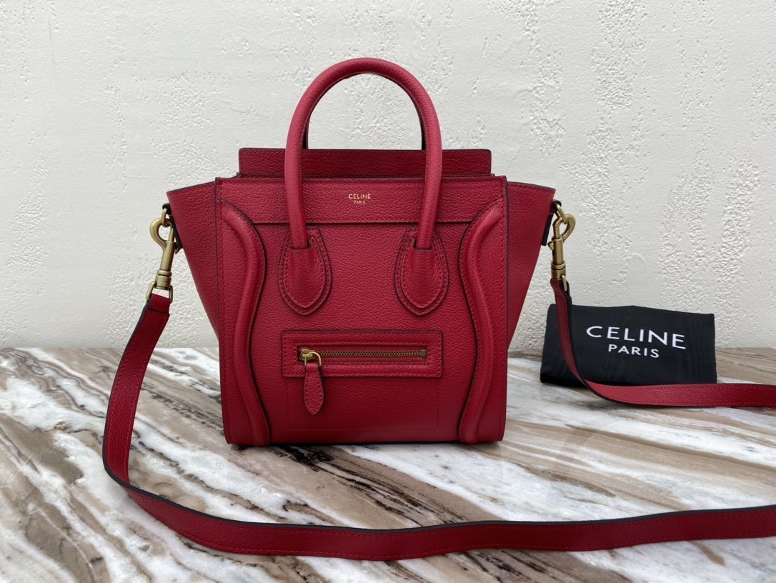 BOLSO LUGGAGE NANO DE PIEL MARTILLADA CELINE