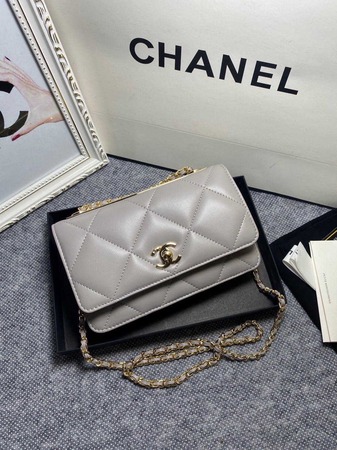 Cartera de mano con cadena Chanel
