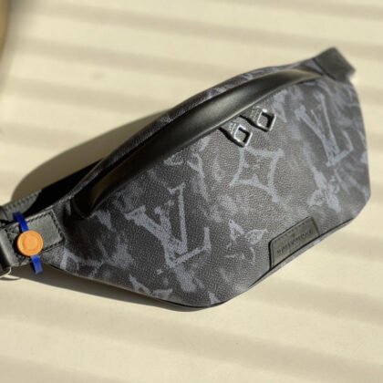 RIÑONERA DISCOVERY Louis Vuitton