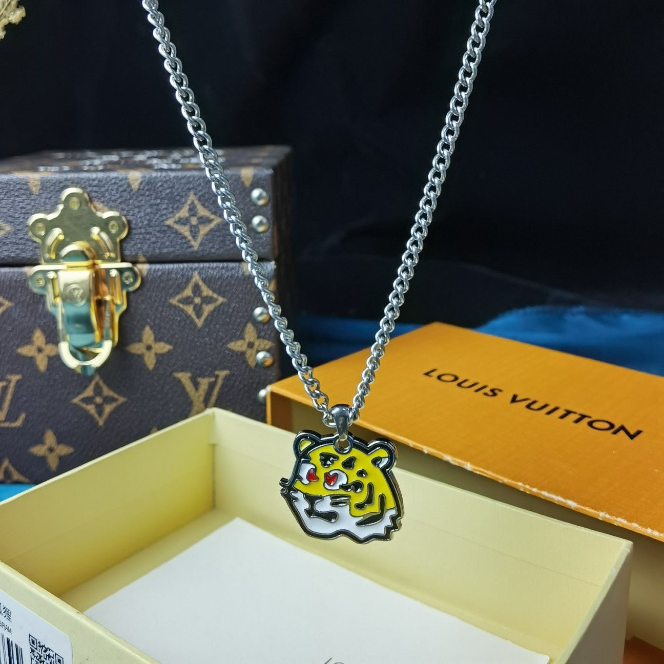 Collar con colgante Tiger Louis Vuitton