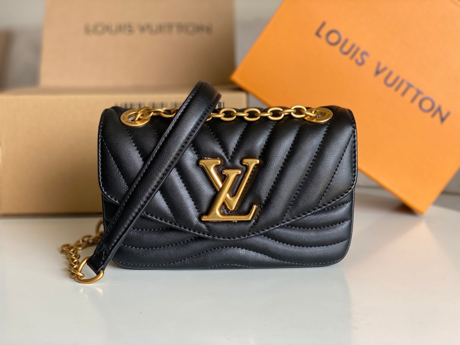 Bolso New Wave Chain Bag PM LOUIS VUITTON