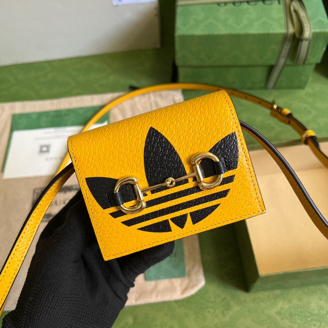 Tarjetero adidas x Gucci con Horsebit
