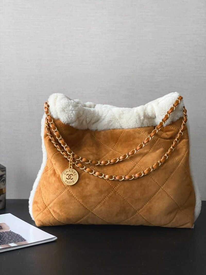 Bolso de invierno CHANEL 22 - Imagen 4