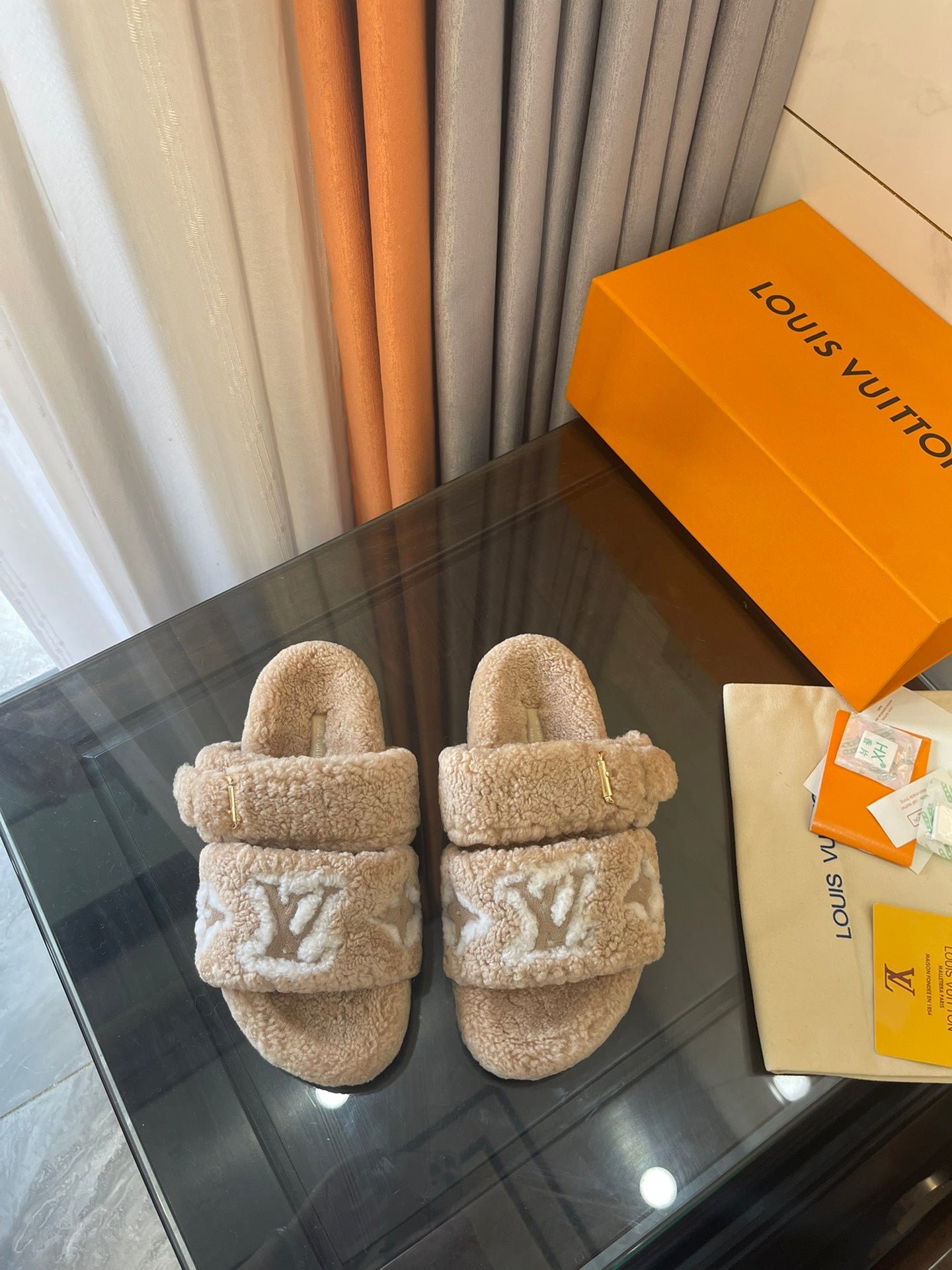 Mule Plano Paseo Comfort con Hebilla Louis Vuitton