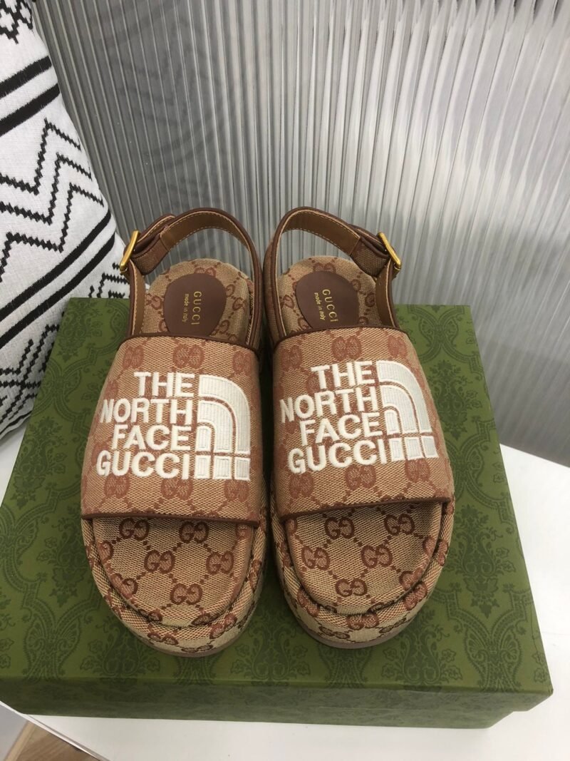 Sandalia con plataforma GG Gucci - Imagen 2