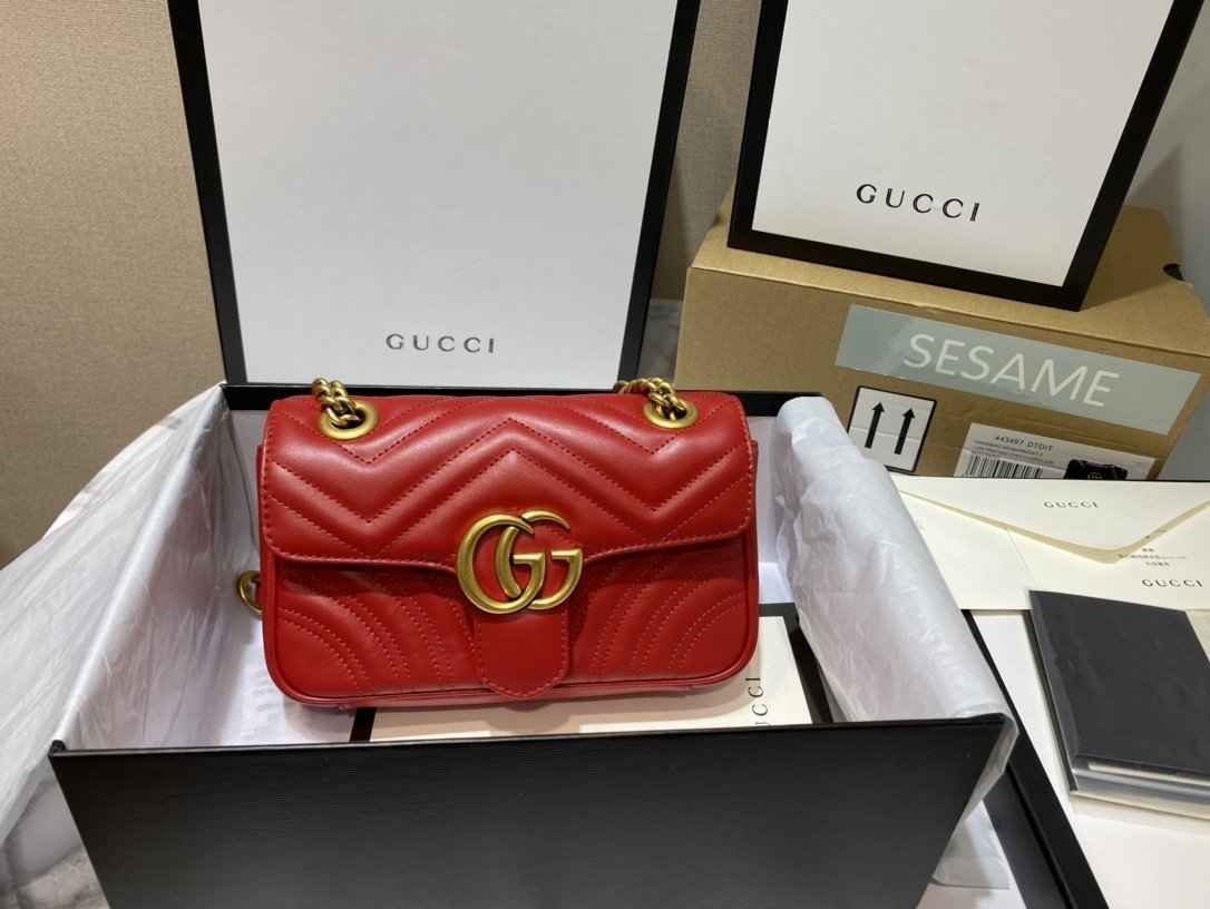 Bolso de Hombro GG Marmont Pequeño de Matelassé GUCCI