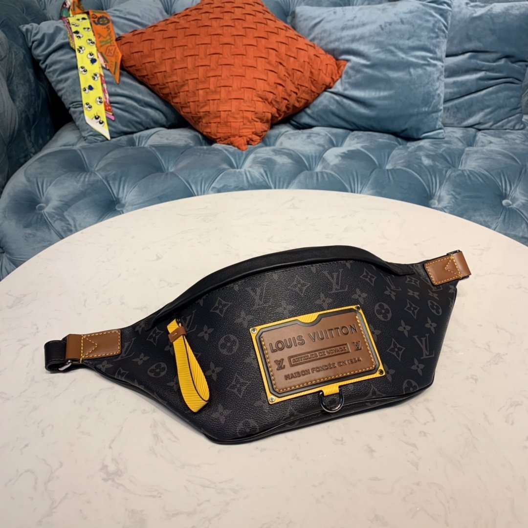 DISCOVERY BUMBAG Louis Vuitton - KJ PLUS